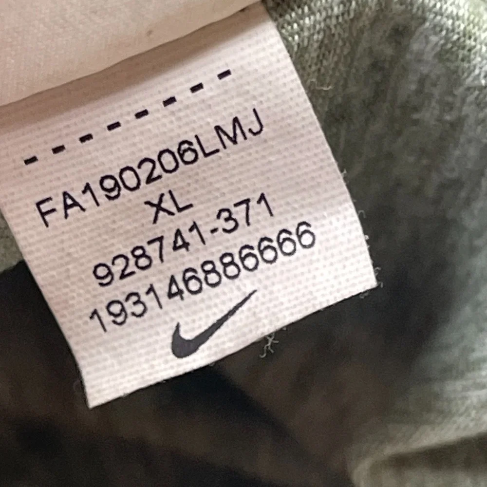 Nike Running Dri-FIT Shirt Women's XL Sage Green Thumbhole Sleeve Activewear